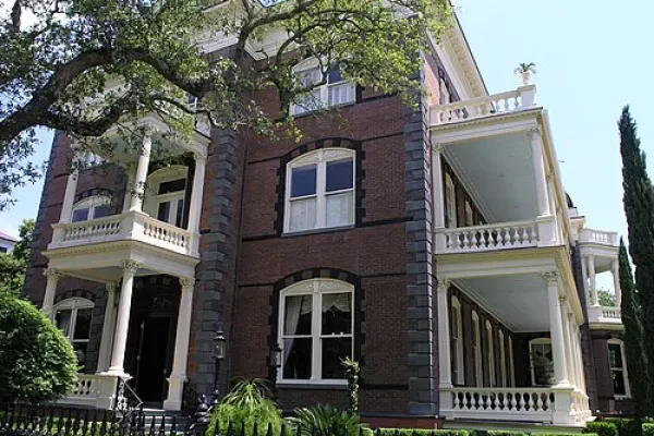 Calhoun Mansion