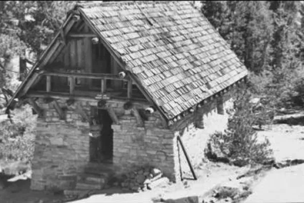 Pear Lake Ski Hut 