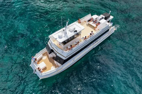 Maui: Molokini and Turtles Luxury Yacht Snorkel