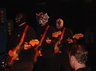 Los Straitjackets
