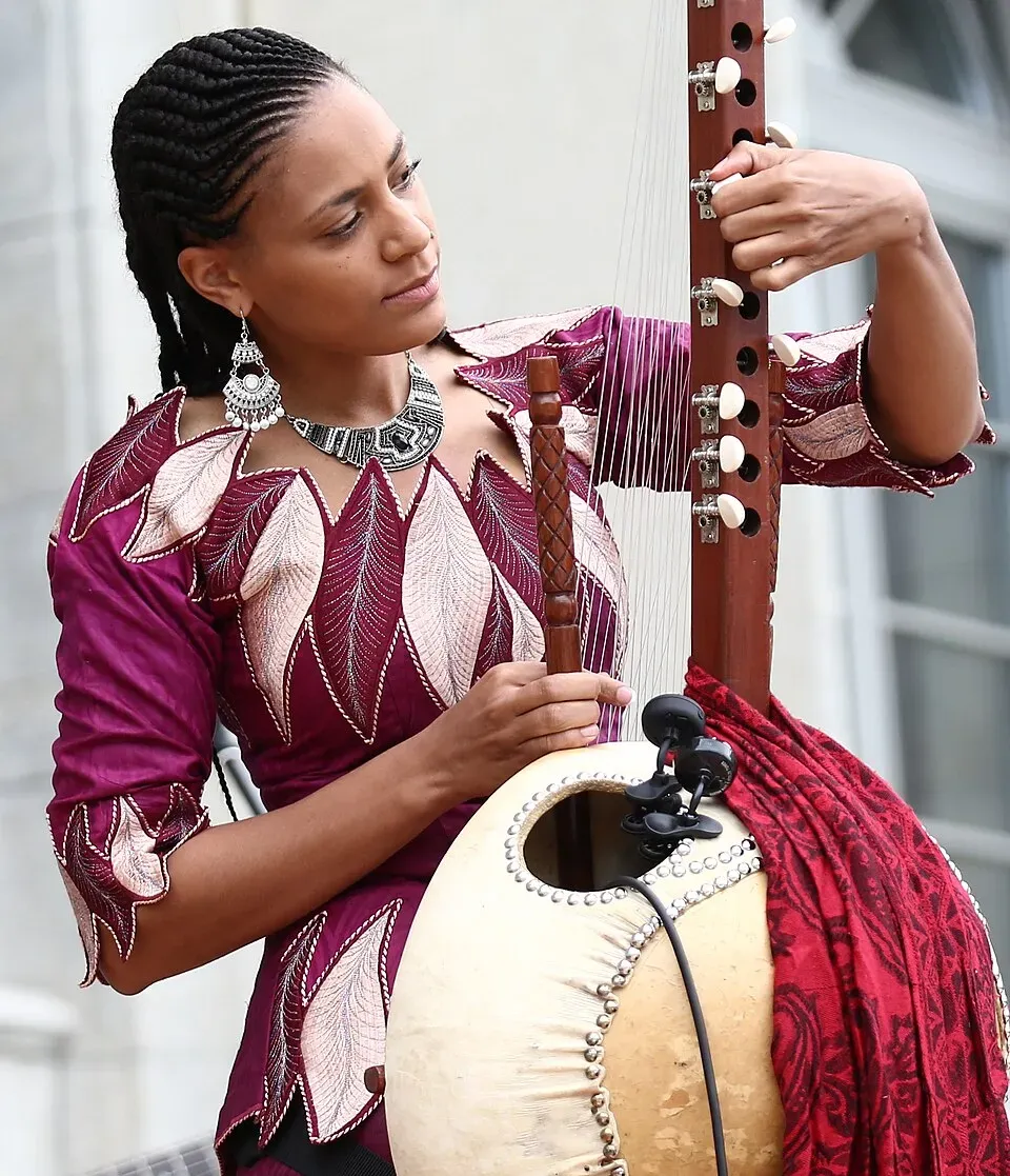 Sona Jobarteh & Saha Gnawa