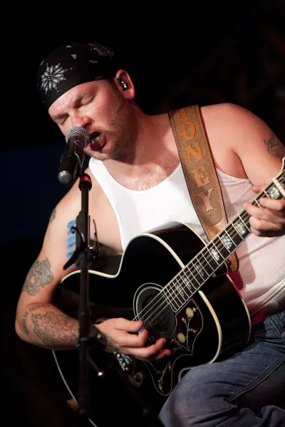 Stoney LaRue