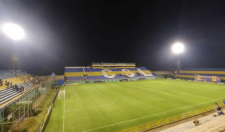 Estadio Feliciano Caceres, Asuncion