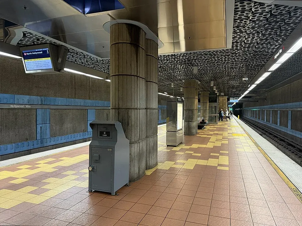 Hollywood / Vine Station, Hollywood