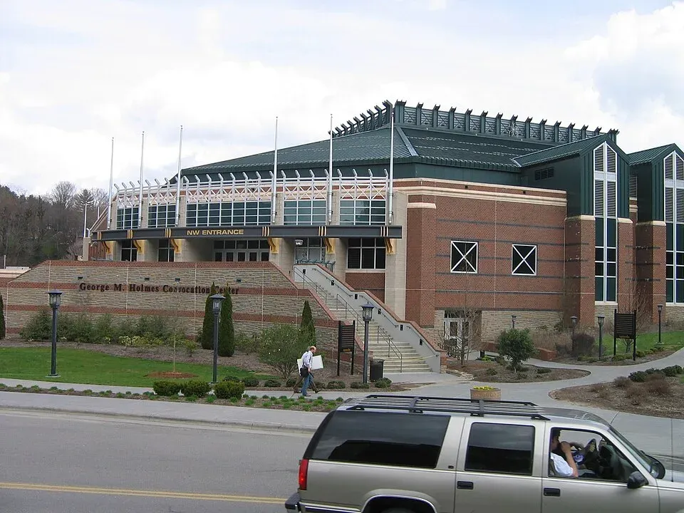 Holmes Center, Boone