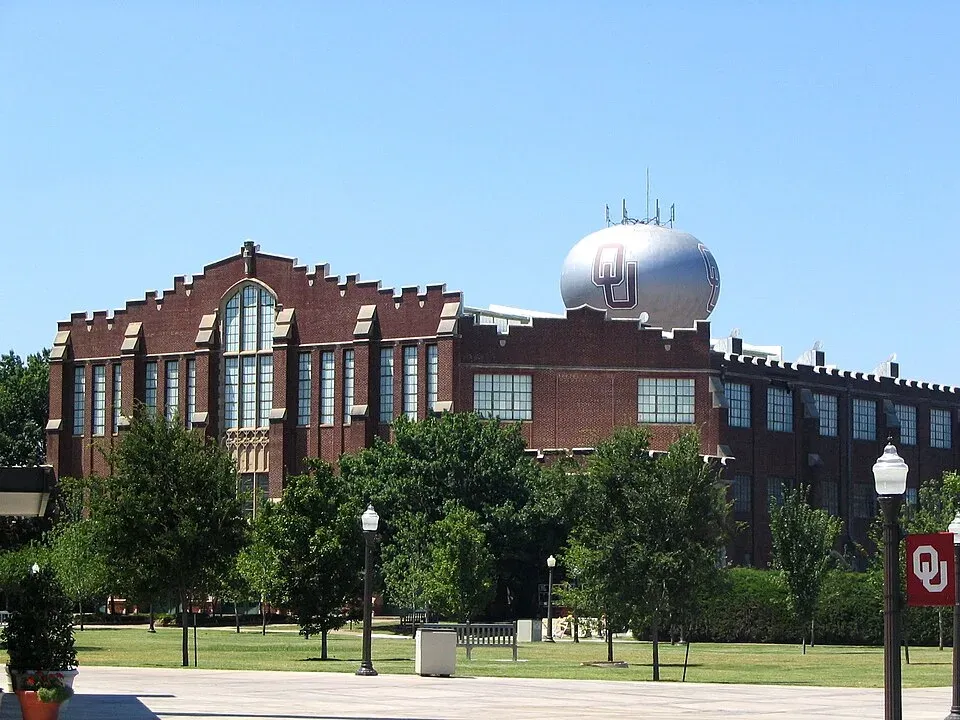 Howard Mccasland Field House, Norman