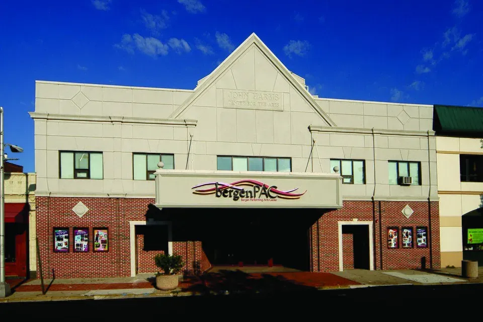 Bergen Performing Arts Center, Englewood