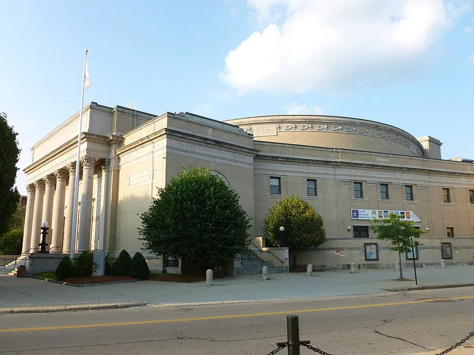 Lowell Memorial Auditorium, Lowell