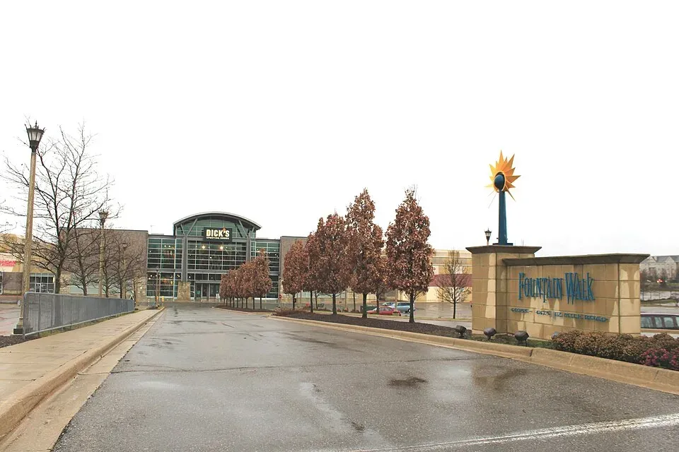Twelve Mile Crossing at Fountain Walk, Novi