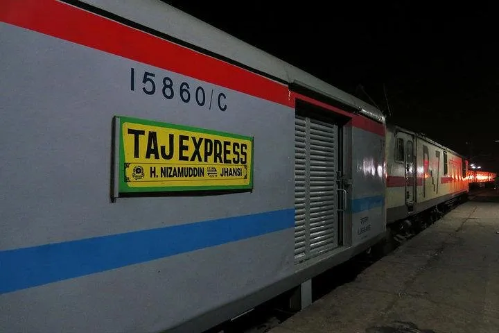 Budget Agra Day tour by train with lunch