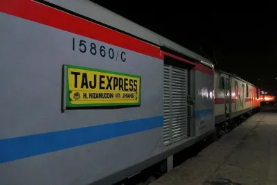Budget Agra Day tour by train with lunch