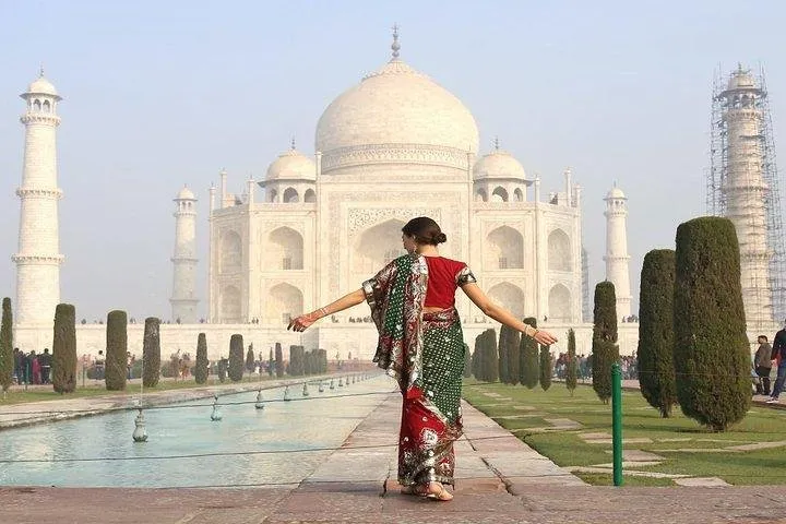 Same Day Taj Mahal Tour from Delhi in Traditional Indian Attire
