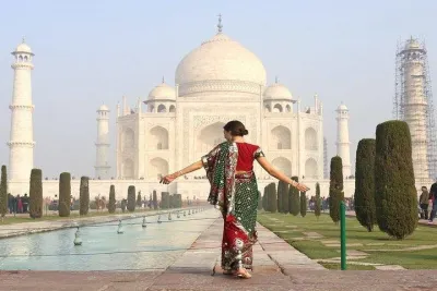 Same Day Taj Mahal Tour from Delhi in Traditional Indian Attire