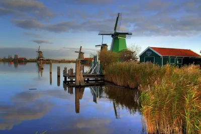Zaanse Schans Windmills and Volendam Small-Group Tour from Amsterdam