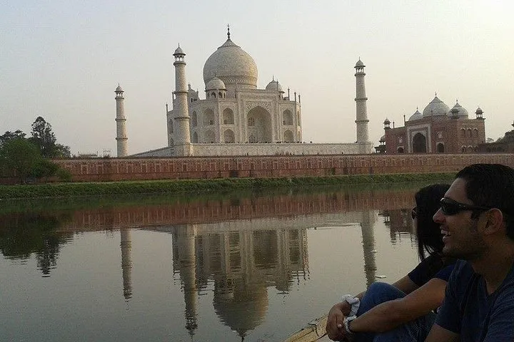 One Day Private Guided Tour of Taj Mahal Sunrise by Car From Delhi