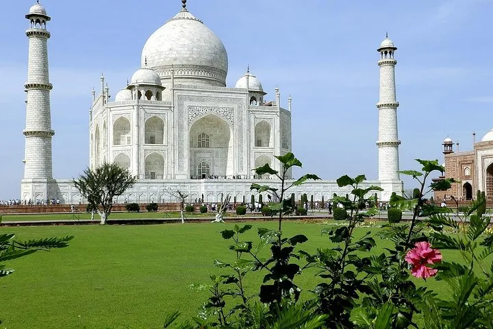 Gatiman Express Train Tour To Taj Mahal From Delhi