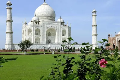 Gatiman Express Train Tour To Taj Mahal From Delhi