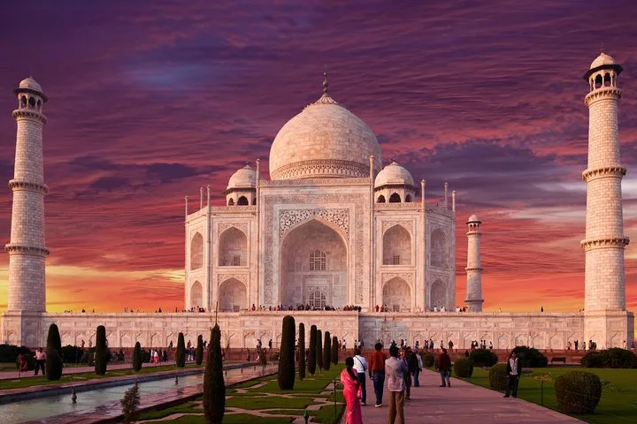 Agra Overnight and Taj Mahal Sunrise Trip From Delhi by Car