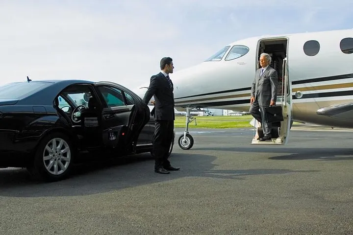 Round Trip Airport Transfer- From Delhi Airport to Hotel & Back to Delhi Airport