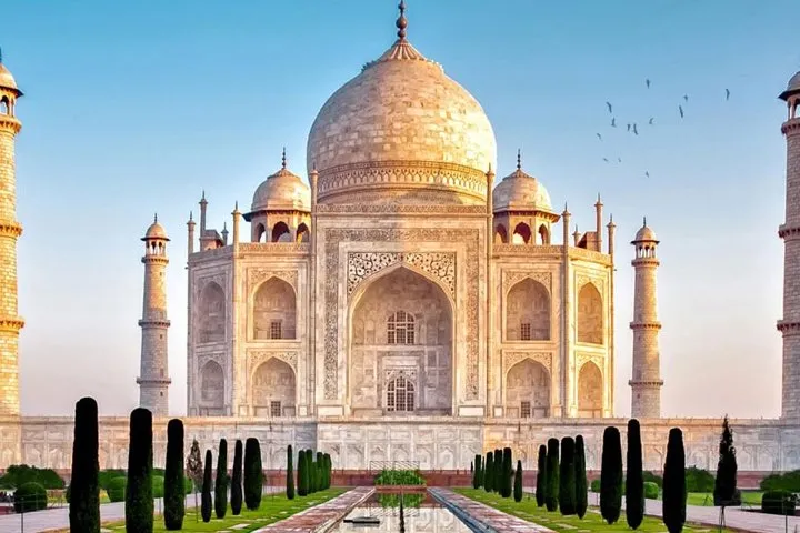 Taj Mahal Sunrise Tour with Entrance fees from Delhi