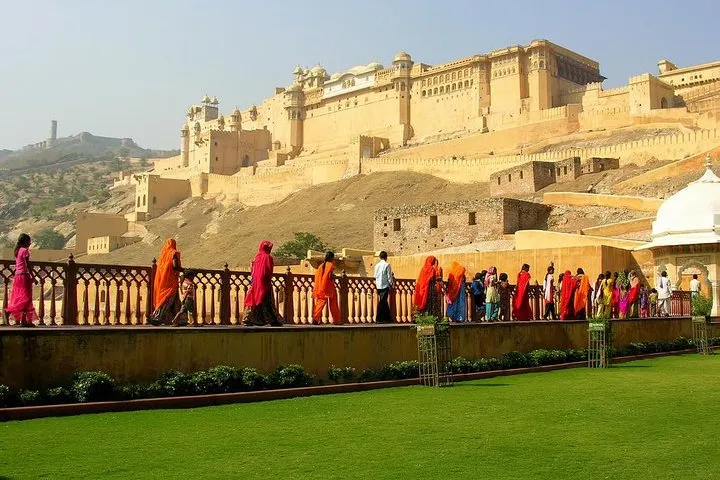 Private Jaipur Sightseeing Day Trip with Royal Palaces visit and Lunch from New Delhi
