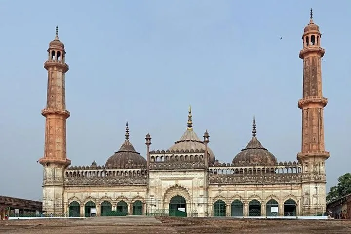 Private Victoria Walk in Lucknow
