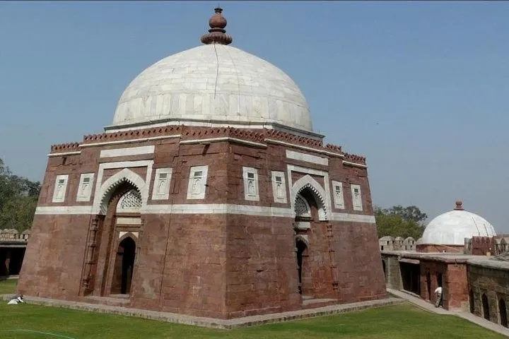The Cruel Tughlaq Dynasty - A Private Historical Walk with Lunch