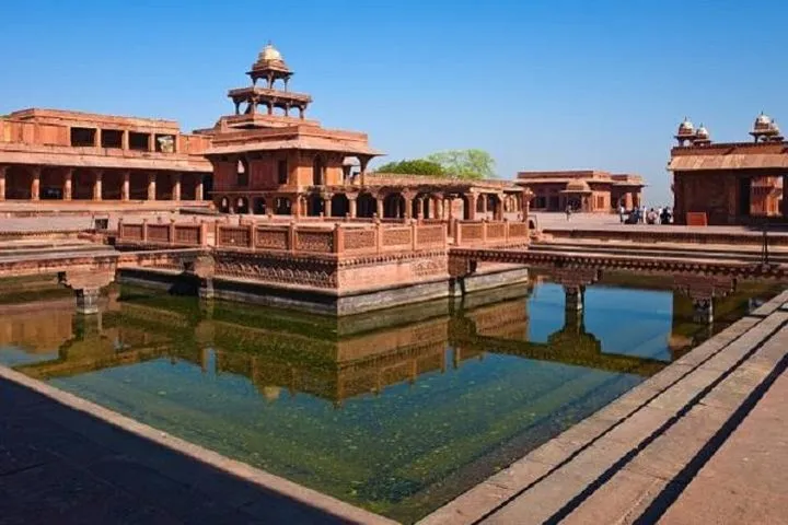 Agra to Jaipur by Private vehicle including visit to famous Fatehpur Sikri
