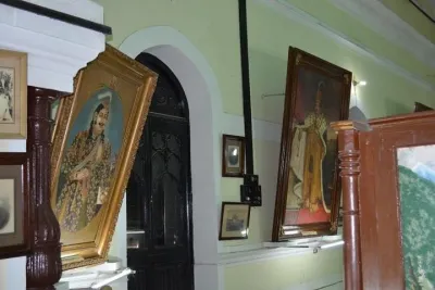 Private Walking Tour of Kaiserbagh Palace Complex