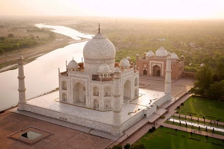 Private Agra Full-Day Tour Via Abhaneri Step Well from Jaipur With Lunch