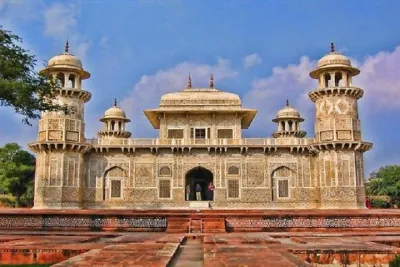 Private Tour Of The Tombs Of Agra