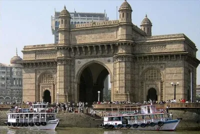 Early morning private bicycle tour of Mumbai highlights