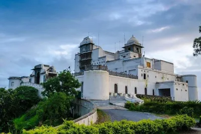 Monsoon Palace Fort Visit With Lunch