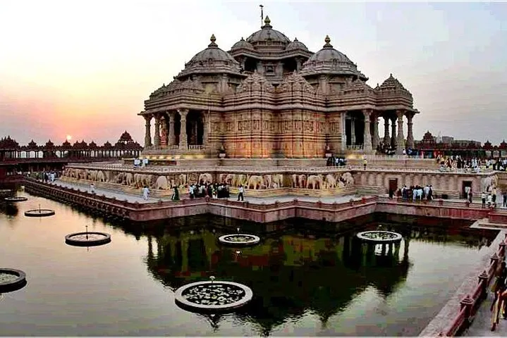 Private Evening Tour of Akshardham Temple with Musical Fountain Show