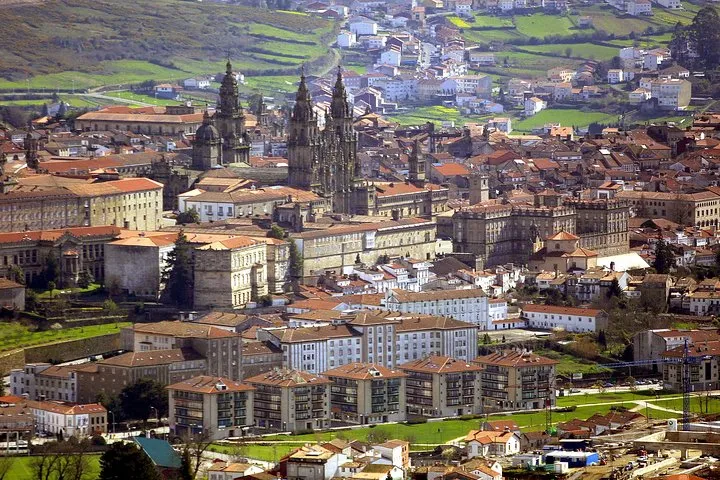 Full-Day Private Tour: Historic Santiago de Compostela from Lisbon