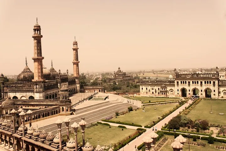 5-Hour Lucknow Sightseeing Tour with Hotel Pickup