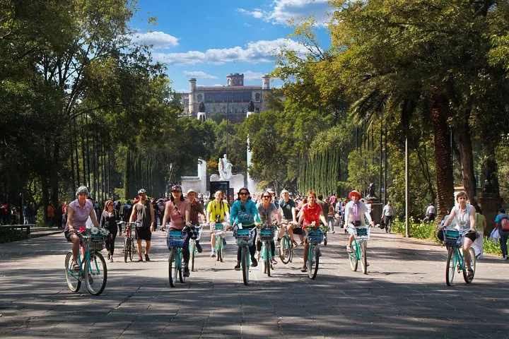 Explore Chapultepec & Mexico City sights by Bike