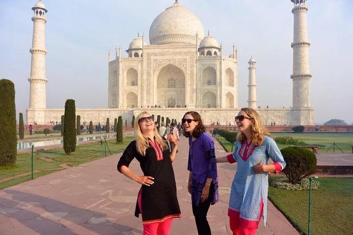 Private Trip: Sunrise Taj Mahal Tour With Agra Fort, Mehtab Bagh and Fatehpur Sikri with All Inclusive