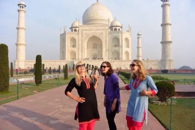 Private Trip: Sunrise Taj Mahal Tour With Agra Fort, Mehtab Bagh and Fatehpur Sikri with A...