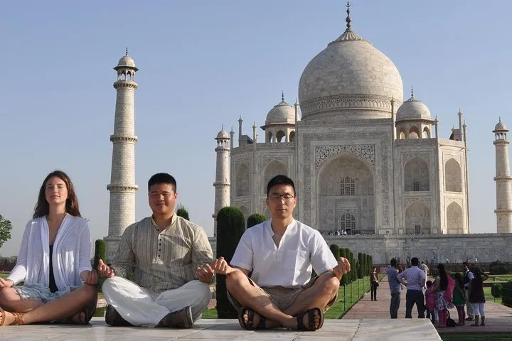 Private Trip to Taj Mahal With Front & Reverse View