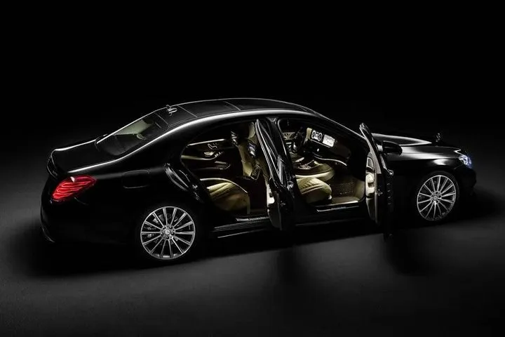 Luxury private Amsterdam Departure transfer to AMS Amsterdam Schiphol Airport