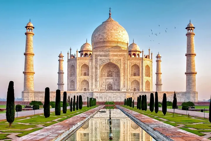 Agra Overnight Tour With Taj Mahal, Agra fort & Fatehpur Sikri