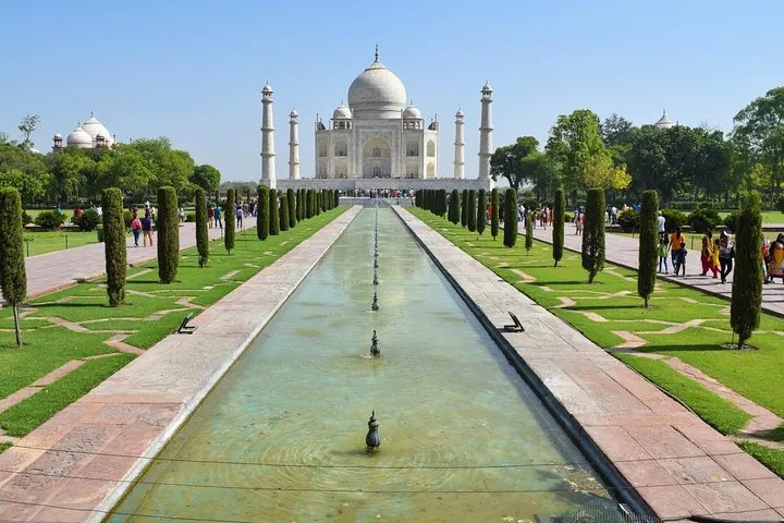 Private Taj Mahal and Agra Fort Tour by Car