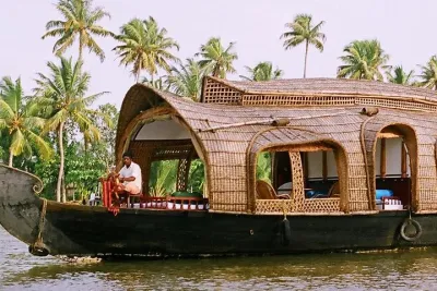 Private 2 Day Tour to Kerala from Hyderbad with Flight : Houseboat & Cochin Tour