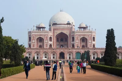 New Delhi Private Walking Tour with a Local