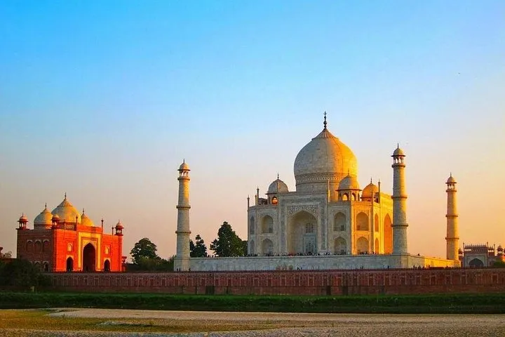 Day Trip to Agra, Taj Mahal & Fatehpur Sikri from Delhi