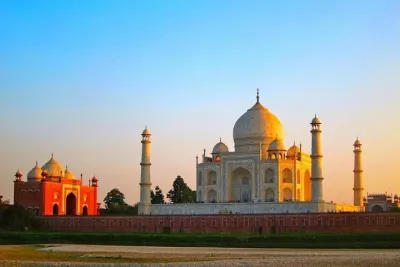 Day Trip to Agra, Taj Mahal & Fatehpur Sikri from Delhi