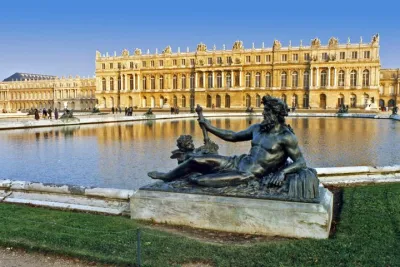 Palace of Versailles and Giverny 9-hour private car serive