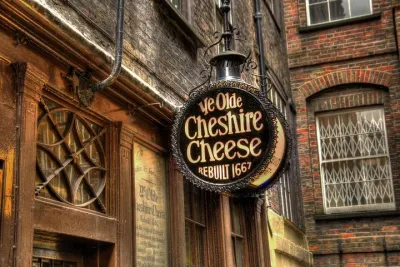 London Historic Pubs Private Tour With Free Drinks!