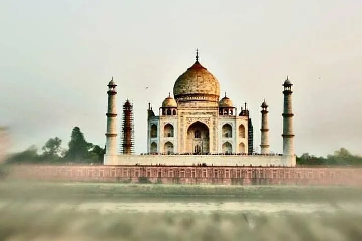 A splendid Day Trip of Tazmahal And Agra fort